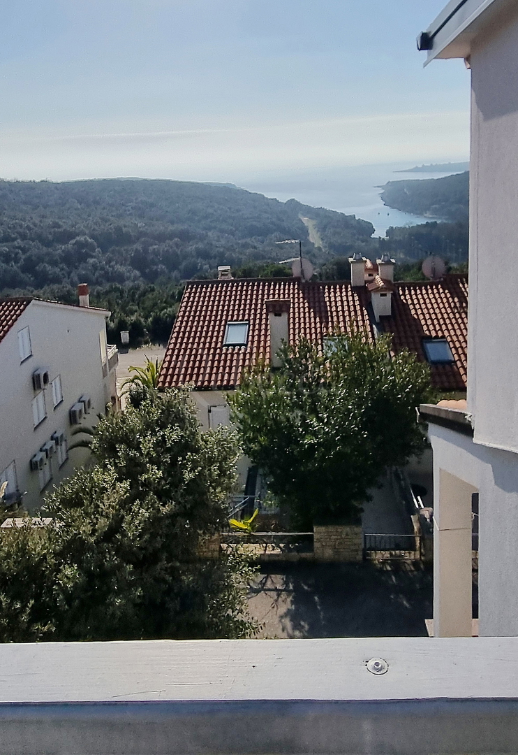 Duga uvala, zona Pola, Esclusivo appartamento al primo piano con vista panoramica sul mare e terrazza con jacuzzi