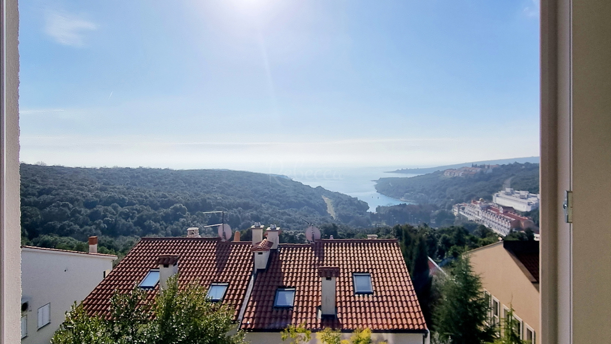 Duga uvala, zona Pola, Esclusivo appartamento al primo piano con vista panoramica sul mare e terrazza con jacuzzi