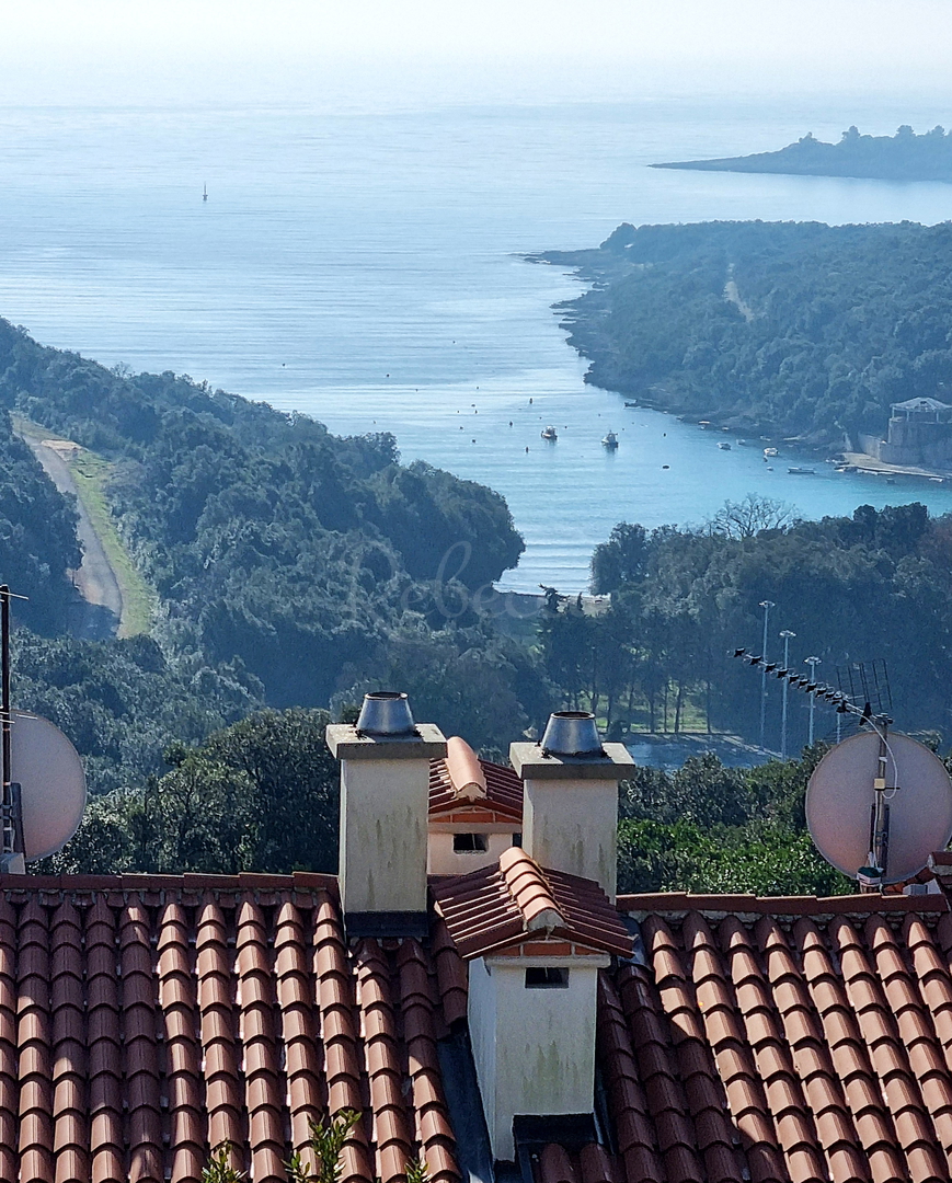 Duga uvala, zona Pola, Esclusivo appartamento al primo piano con vista panoramica sul mare e terrazza con jacuzzi