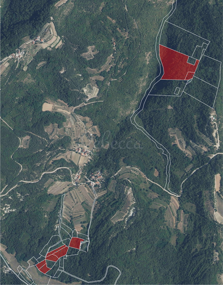 Terreno fuori dalla zona di costruzione, vicino a Pisino