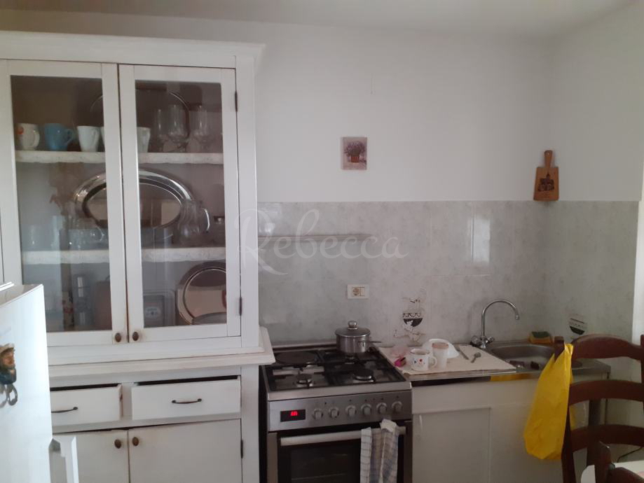 Casa con due appartamenti, 130 m2, giardino, dintorni di Cittanova