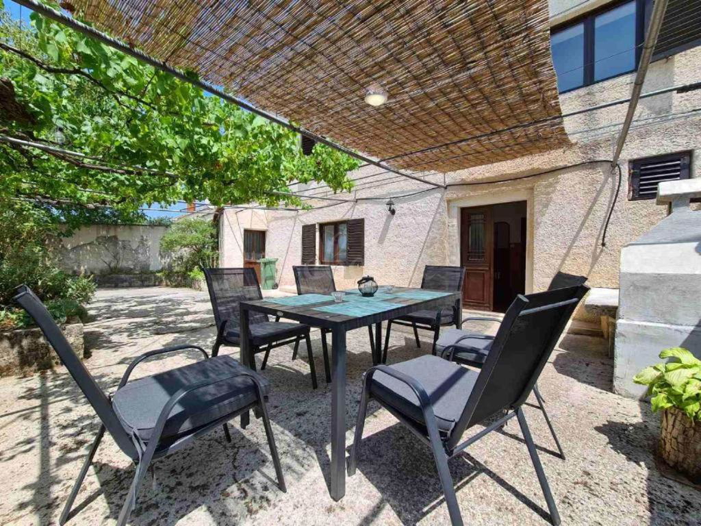 Casa istriana in pietra, 150 m2, 2 camere da letto, Sterna, dintorni di Svetvinčent.