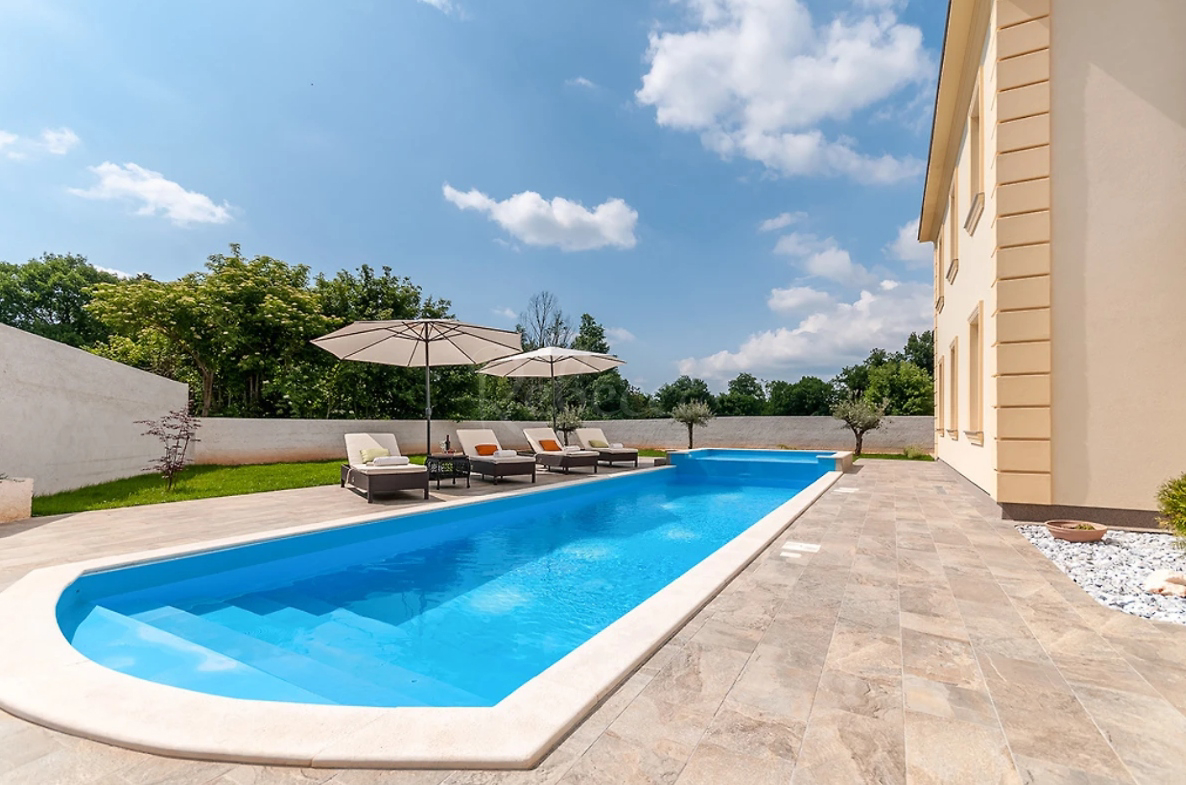 Villa indipendente con piscina, 4 camere da letto, vicino a Barban