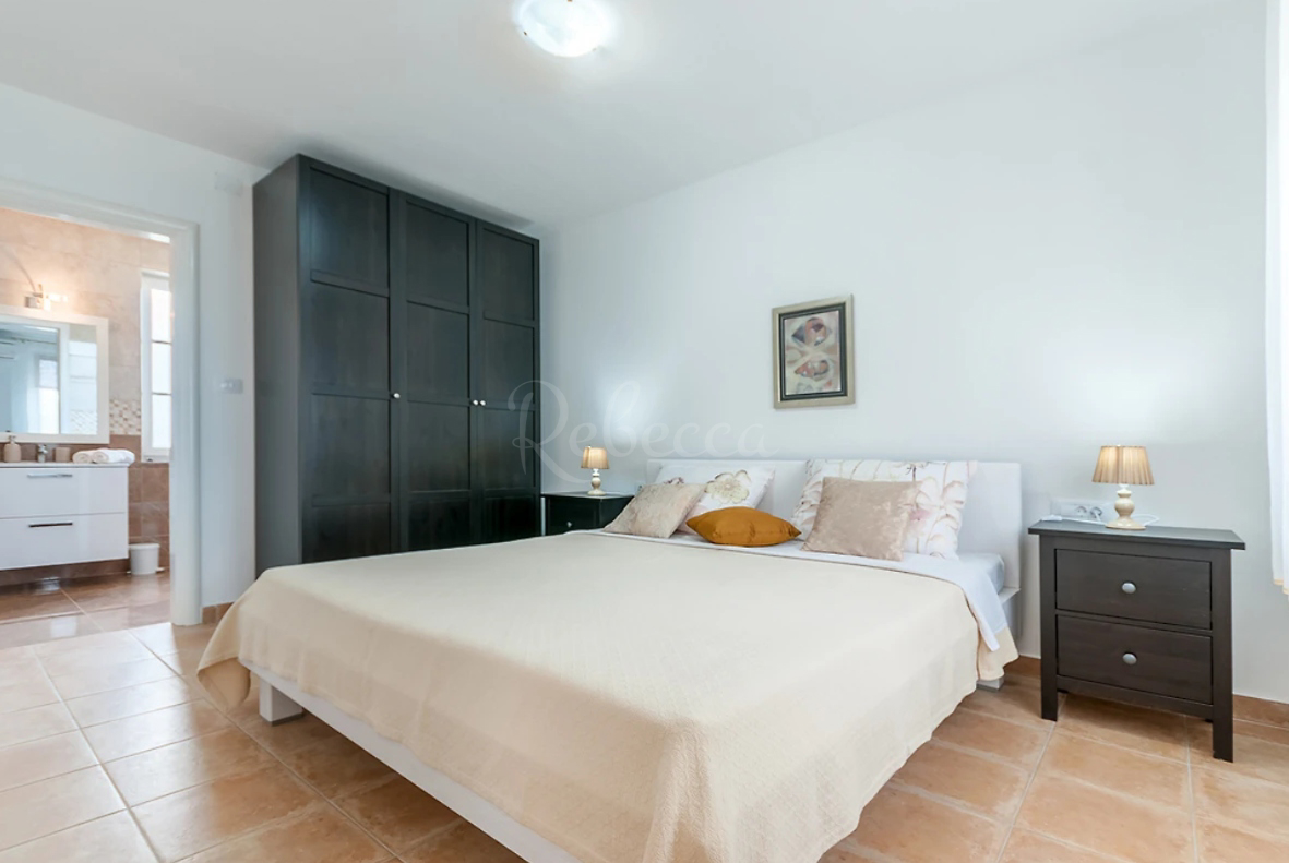 Villa indipendente con piscina, 4 camere da letto, vicino a Barban