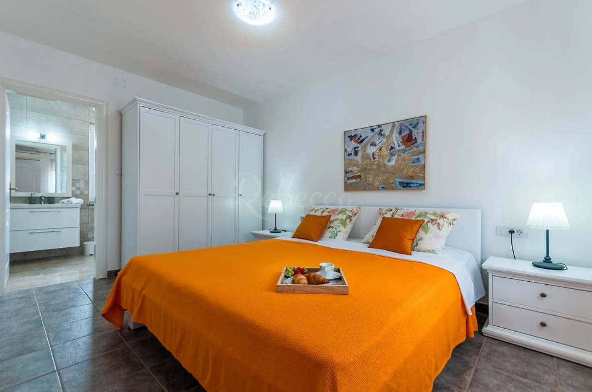 Villa indipendente con piscina, 4 camere da letto, vicino a Barban