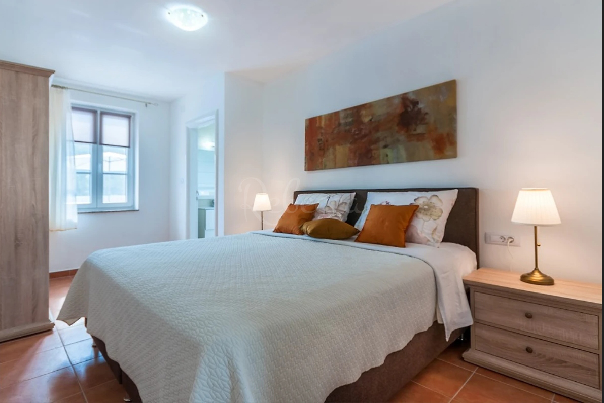 Villa indipendente con piscina, 4 camere da letto, vicino a Barban