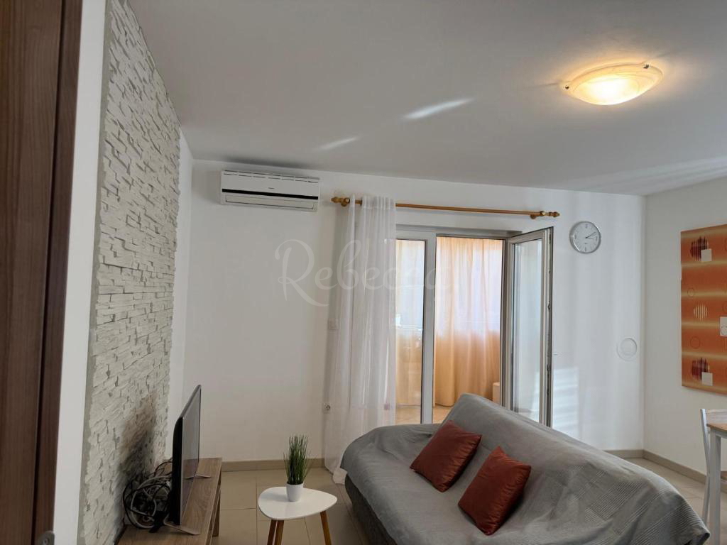 Appartamento al piano terra, 62,87 m2, parcheggio, terrazza, Pola