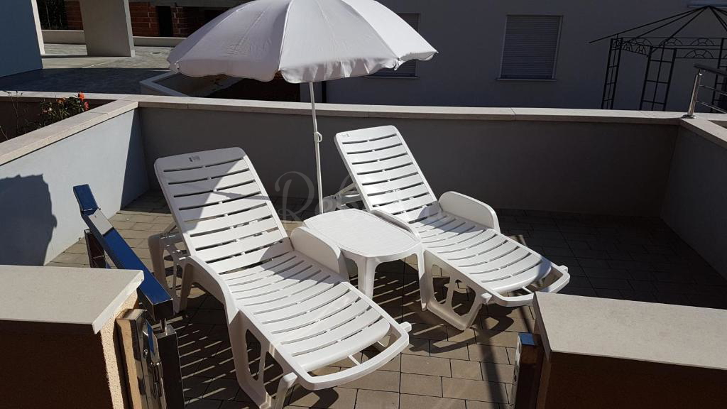 Appartamento al piano terra, 62,87 m2, parcheggio, terrazza, Pola