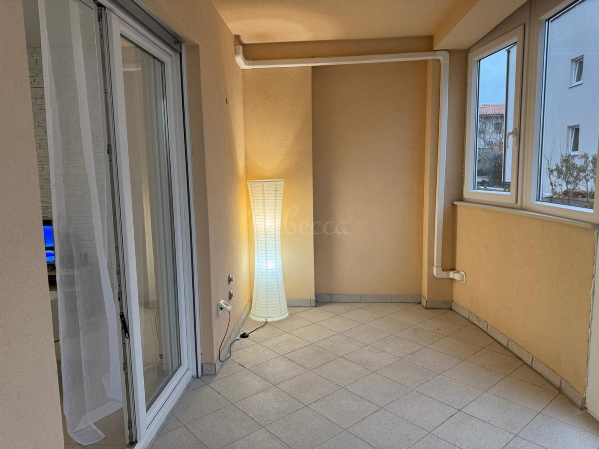 Appartamento al piano terra, 62,87 m2, parcheggio, terrazza, Pola