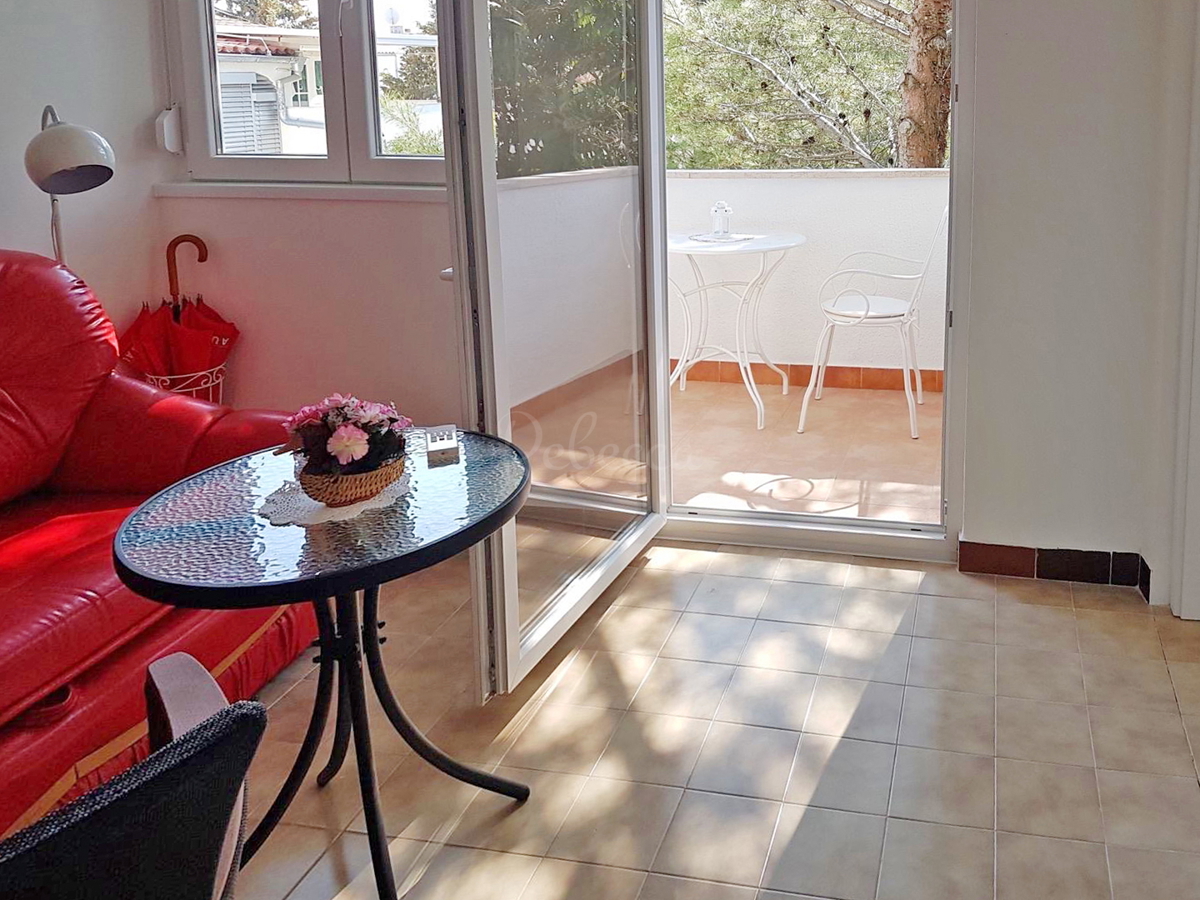 Appartamento in vendita – Barbariga, 40 m², ristrutturato e completamente arredato, 1° piano, balcone, posto auto