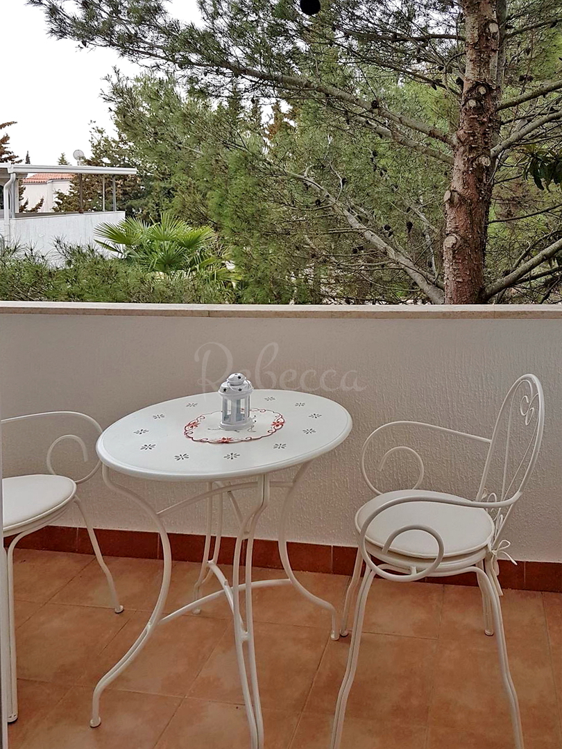 Appartamento in vendita – Barbariga, 40 m², ristrutturato e completamente arredato, 1° piano, balcone, posto auto