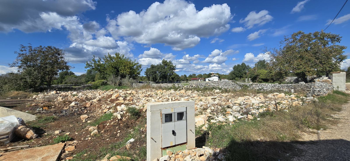 Terreno edificabile di 550 m2, progetto, permesso, zona Juršići