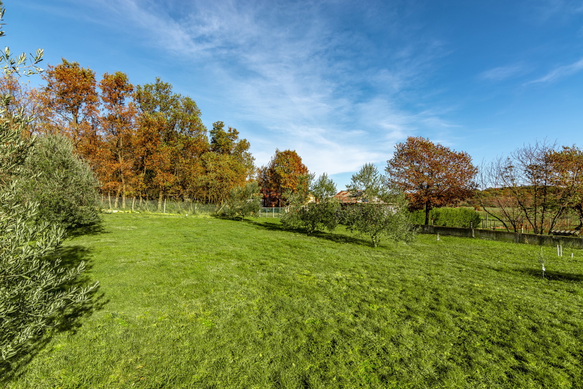 Due case indipendenti, terreno edificabile 3222 m2, Loborika