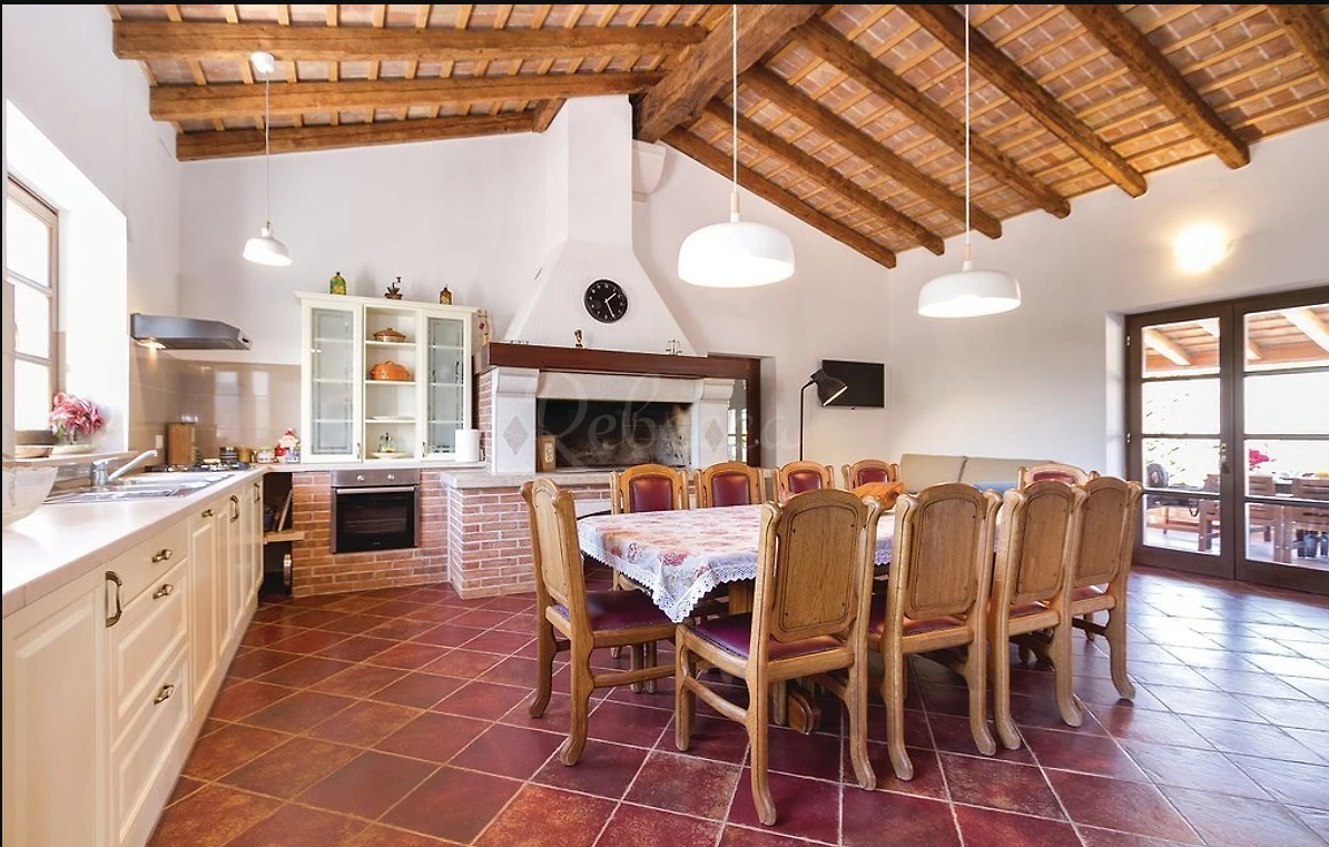 Proprietà con uliveto, 27000 m2, casa in pietra, Valle