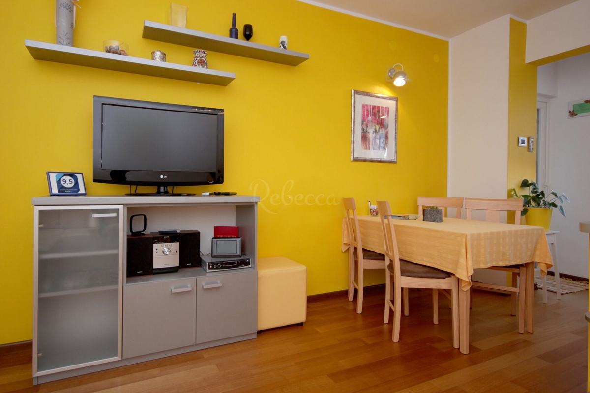 Appartamento in centro, 62 m2, 2° piano, due camere da letto, Pula