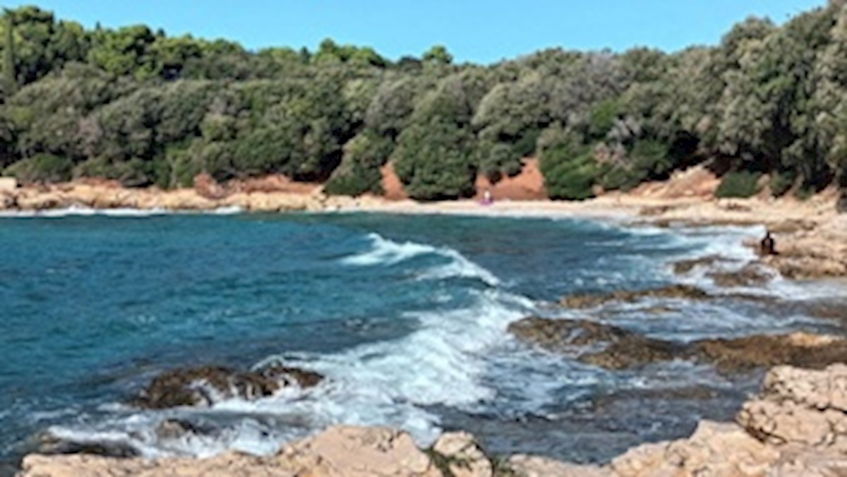 PULA, APPARTAMENTO A 200 METRI DALLA BELLISSIMA SPIAGGIA, FORESTE, TOCCO CON LA NATURA, TRASFERIRSI IMMEDIATAMENTE