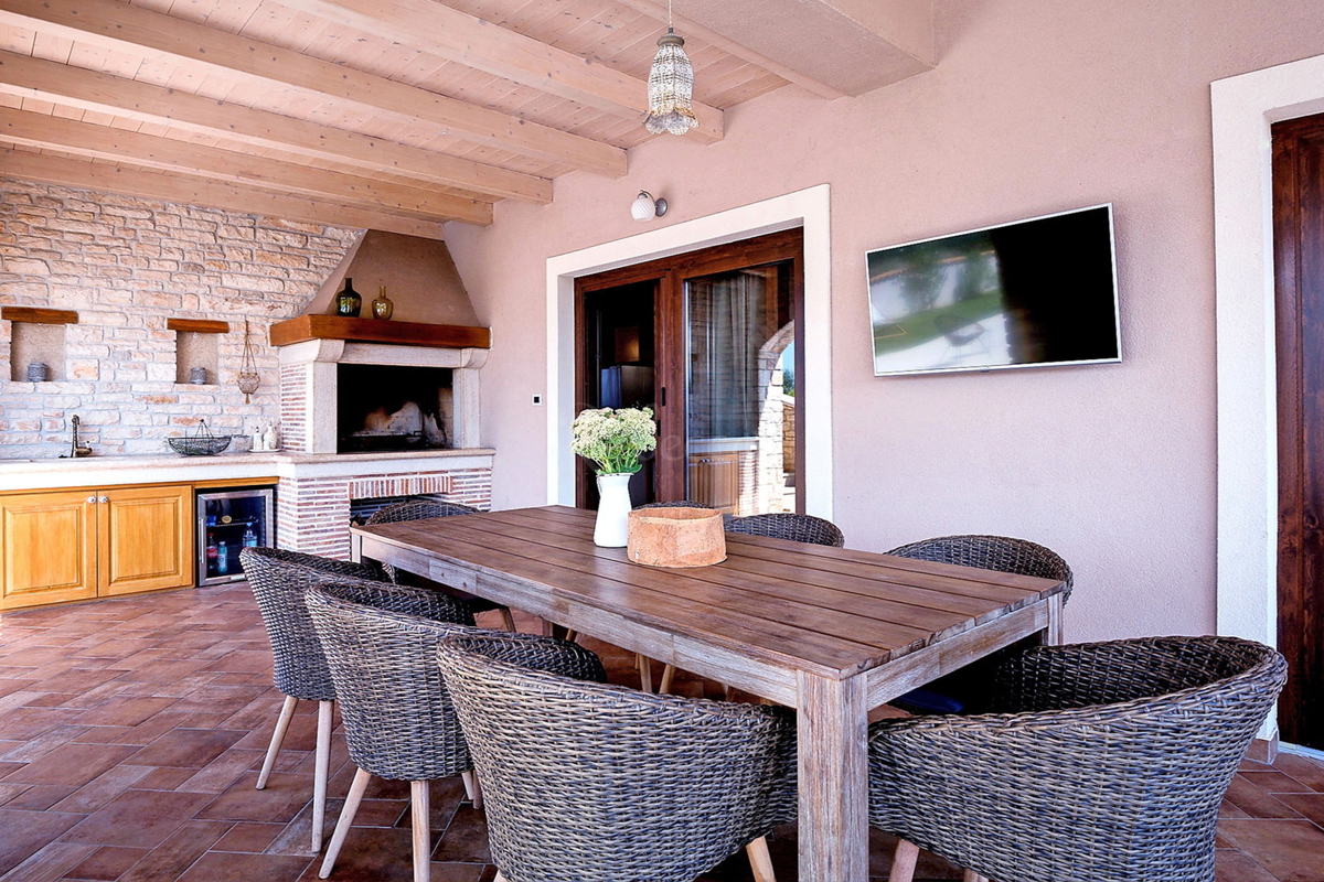 KRNICA CIRCOSTANTE VILLA PER VACANZE GIARDINO 2800m2
