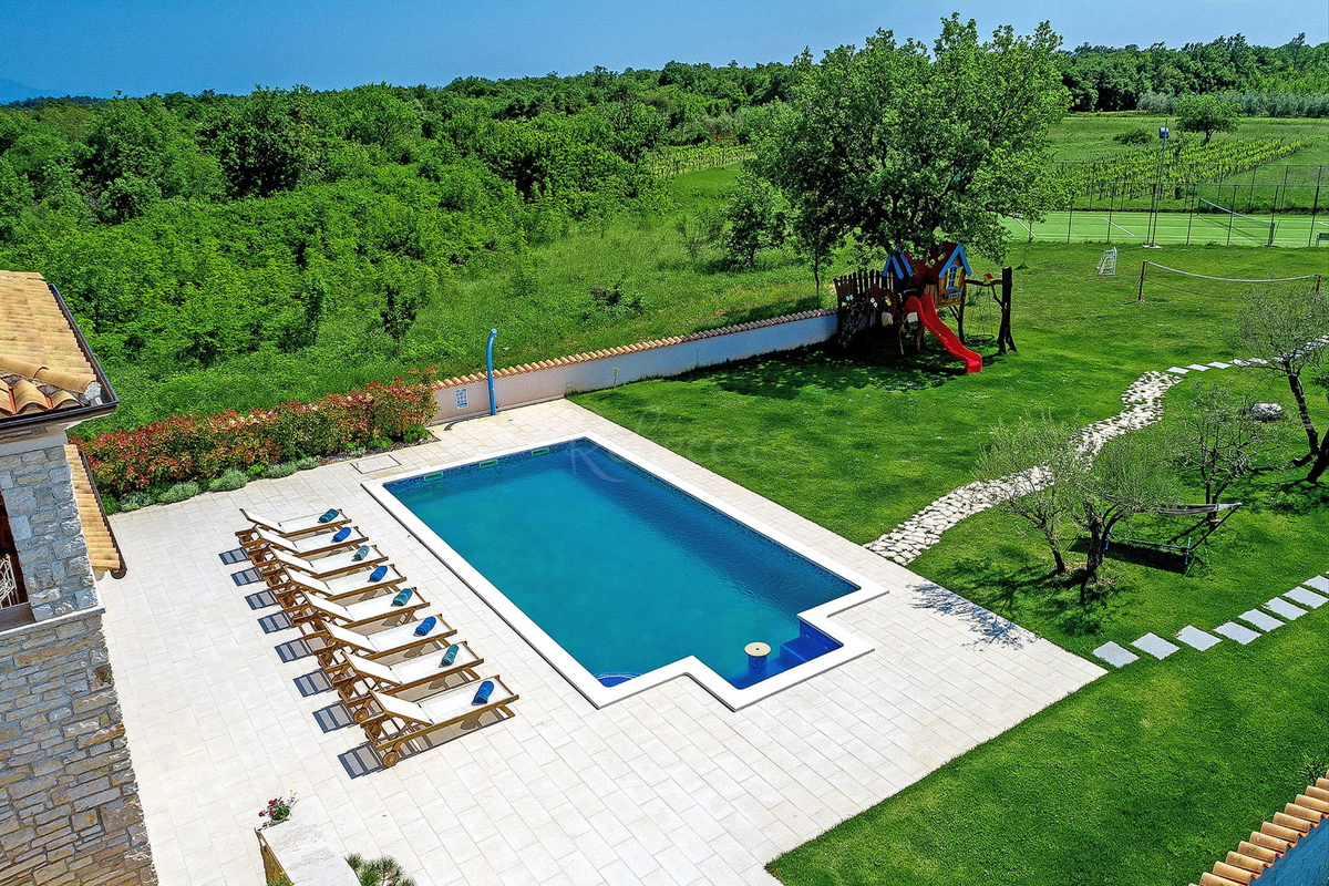 KRNICA CIRCOSTANTE VILLA PER VACANZE GIARDINO 2800m2