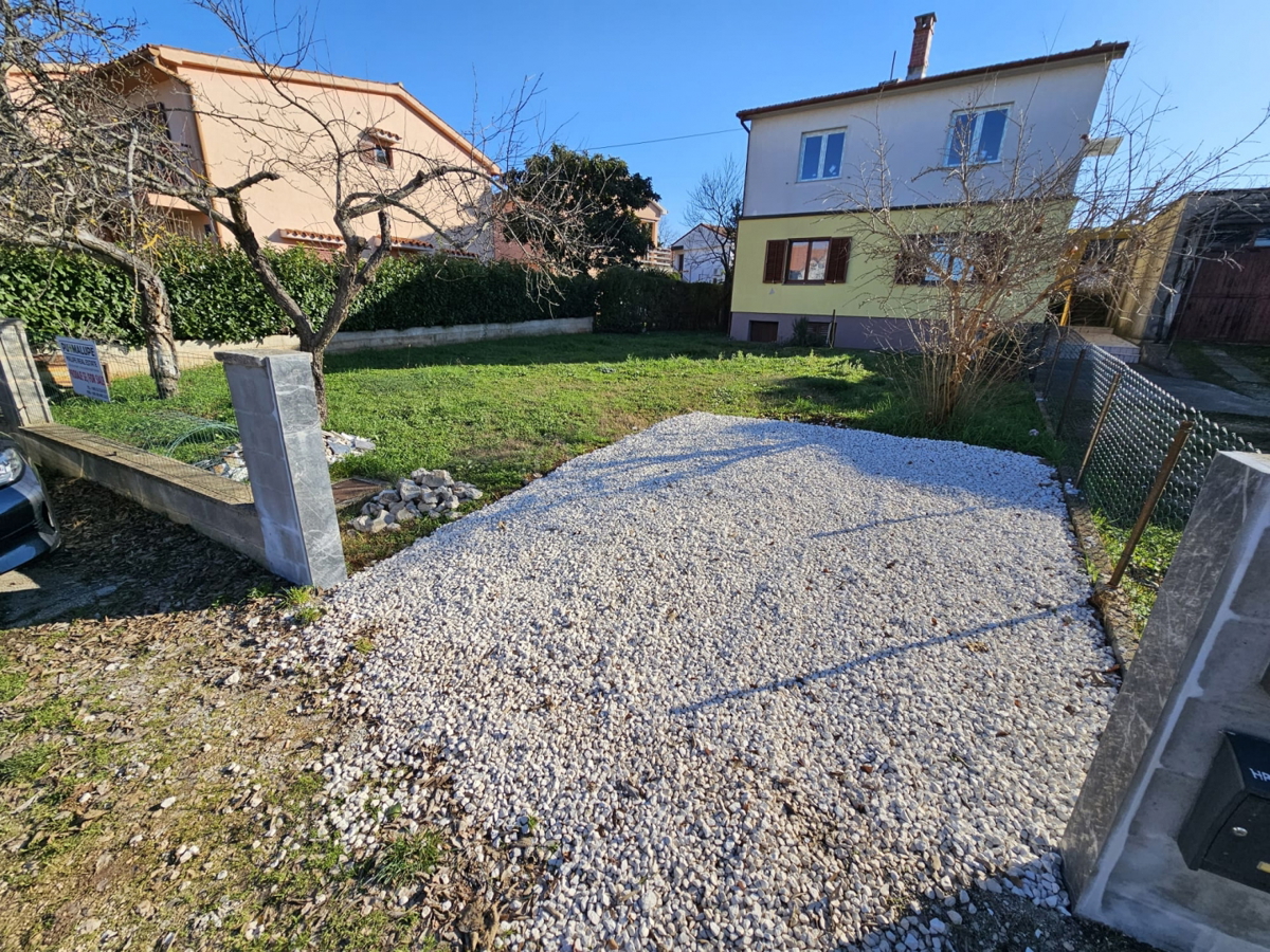 Istria, Valbandon, appartamento ristrutturato con giardino