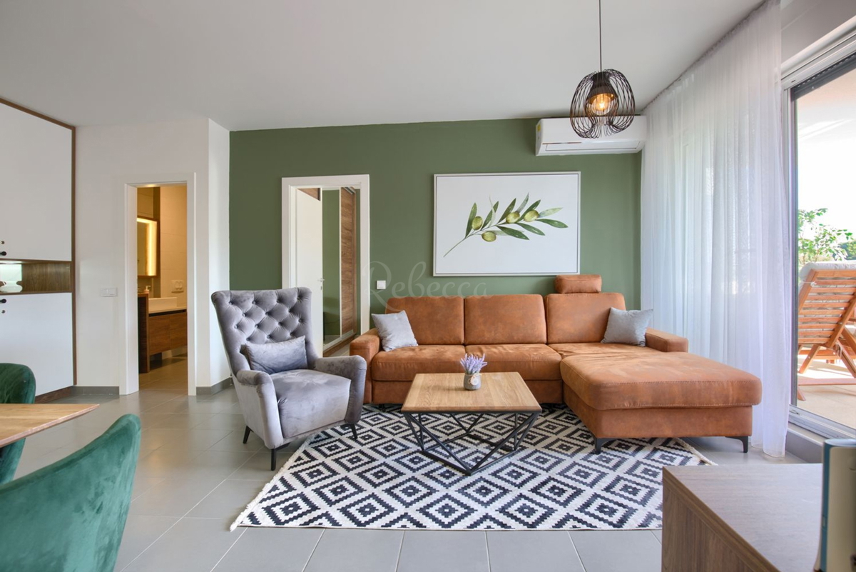 Appartamento con vista mare, piano terra, terrazza, Premantura