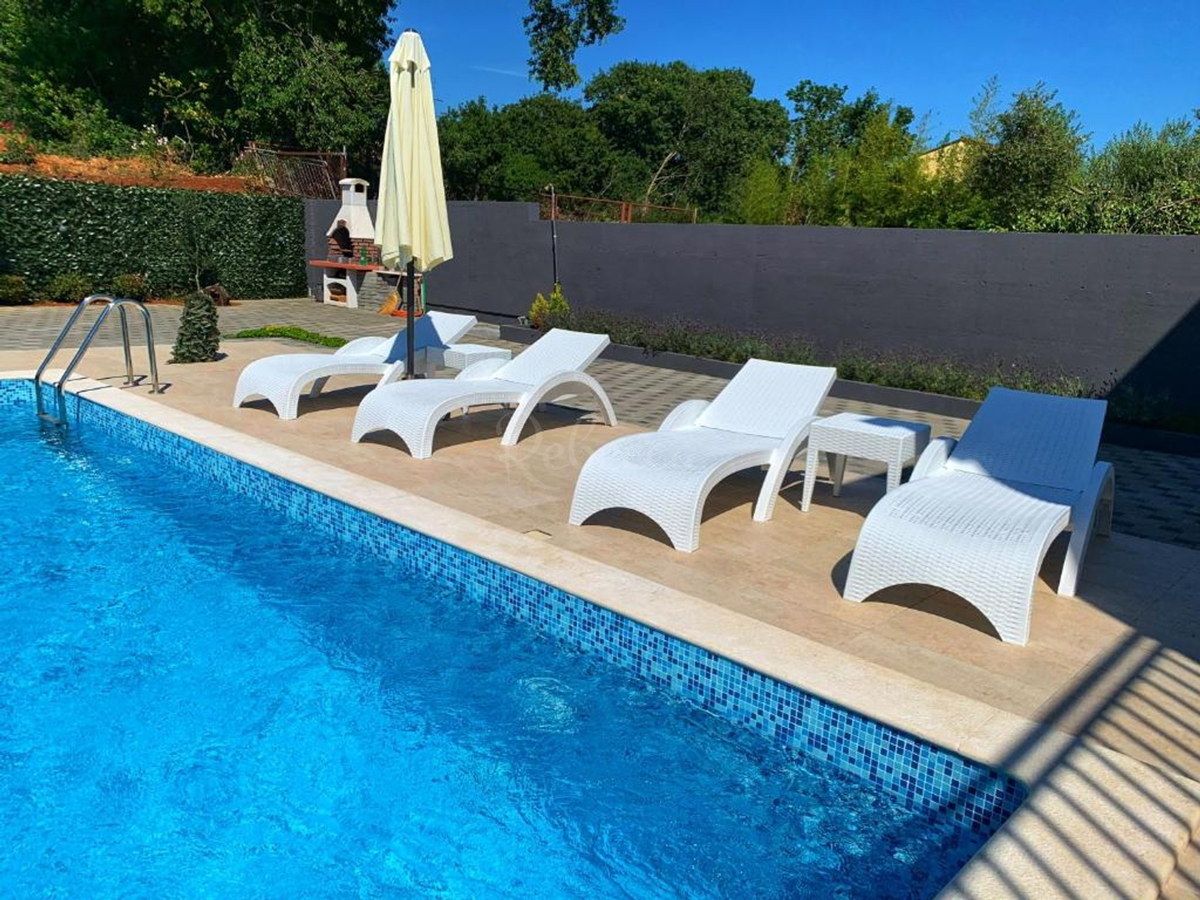 Istria, Pomer, casa con tre appartamenti e piscina