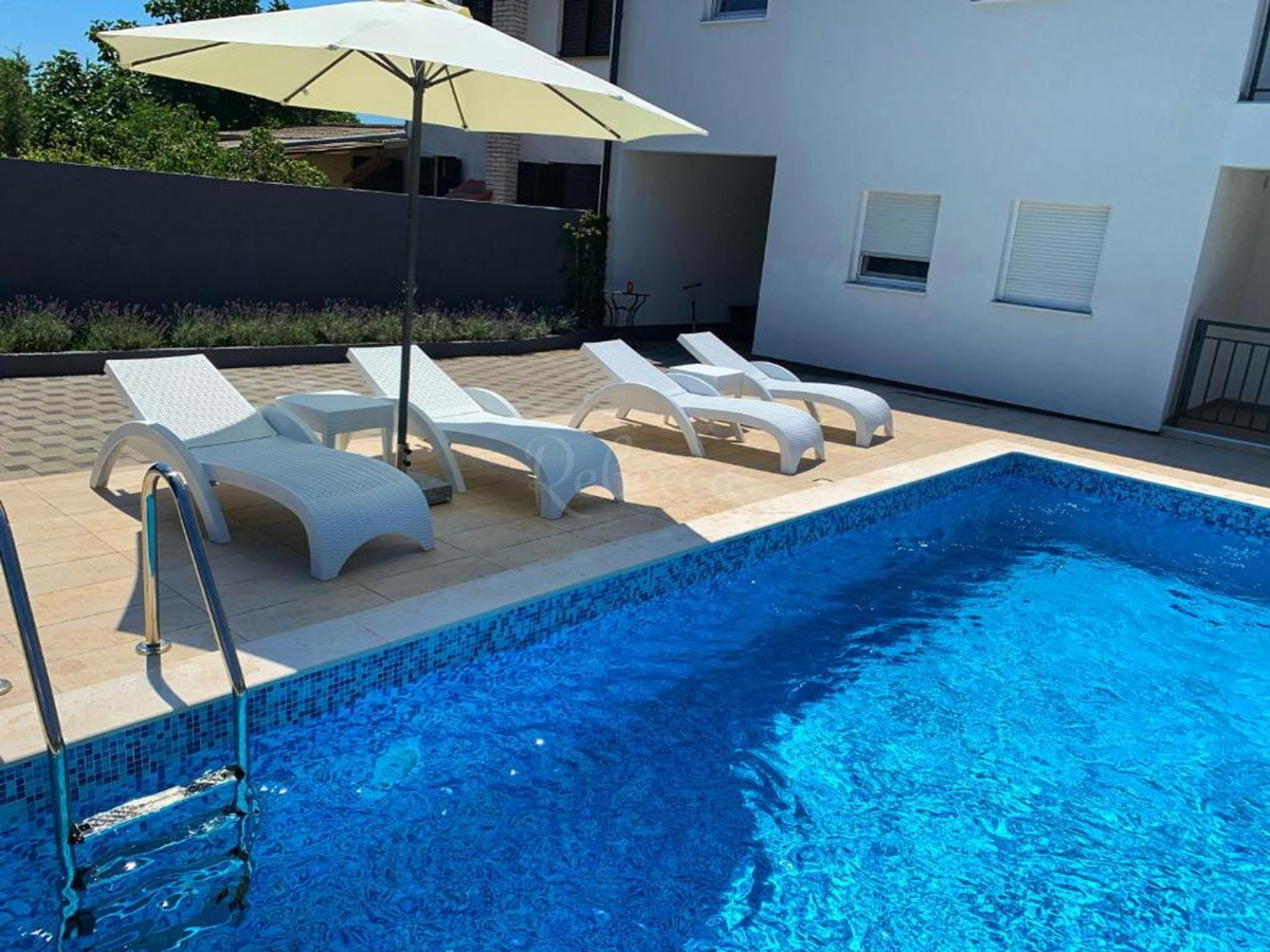 Istria, Pomer, casa con tre appartamenti e piscina