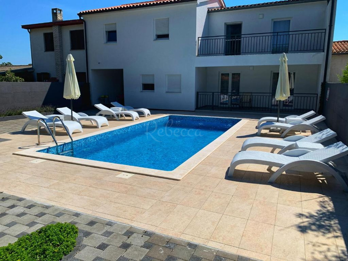 Istria, Pomer, casa con tre appartamenti e piscina