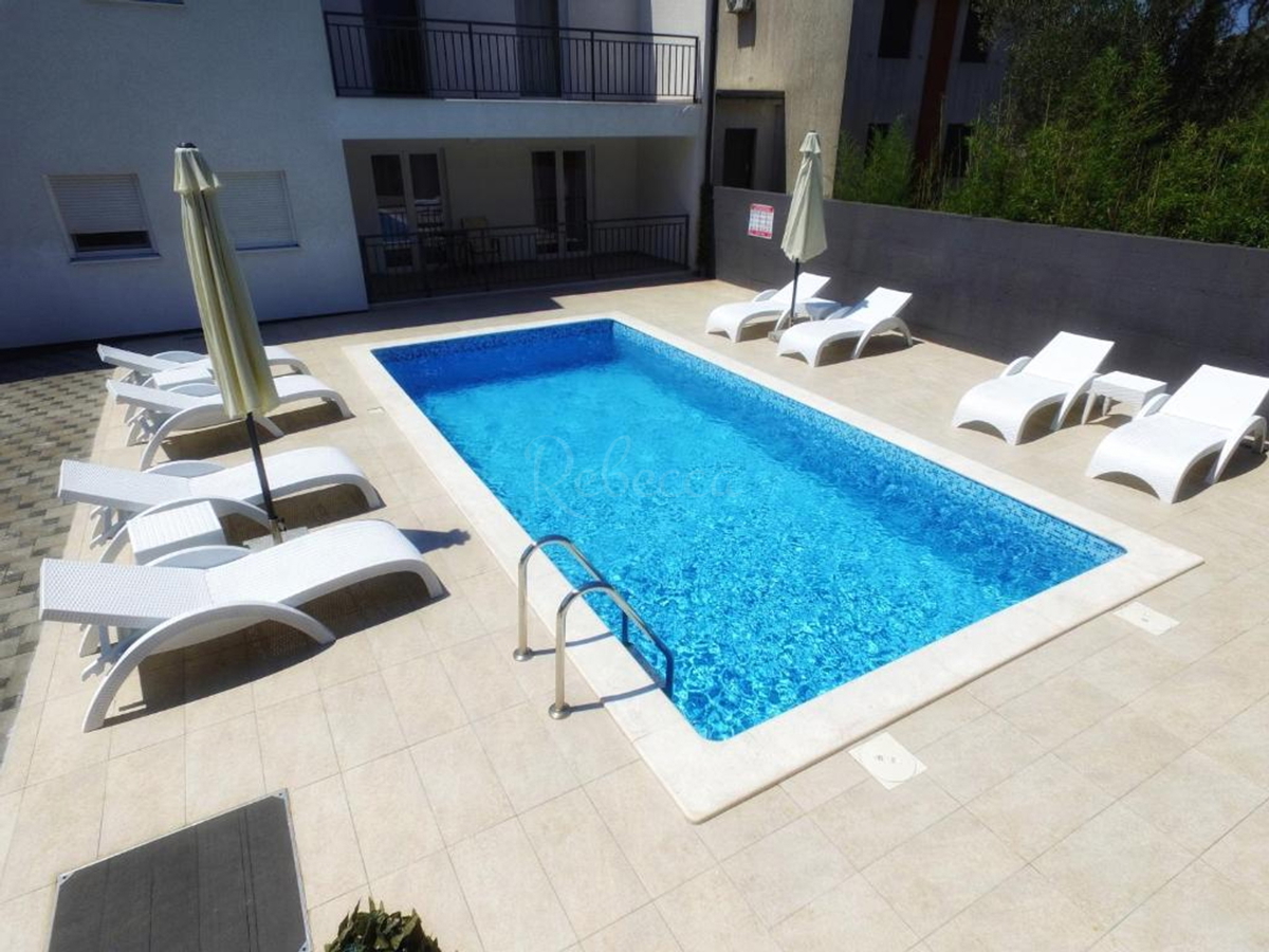 Istria, Pomer, casa con tre appartamenti e piscina