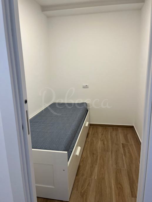 Appartamento al primo piano, 65 m2, 2 camere da letto, parcheggio, Veruda Porat