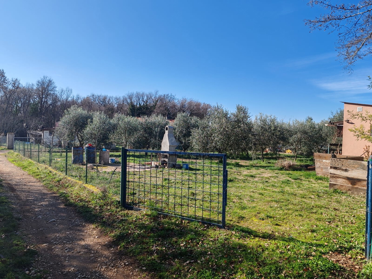 Terreno agricolo 1000 m2 con fabbricato - Valtura