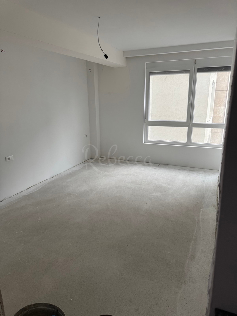 Appartamento al 3° piano, ascensore, centro, garage, Pola