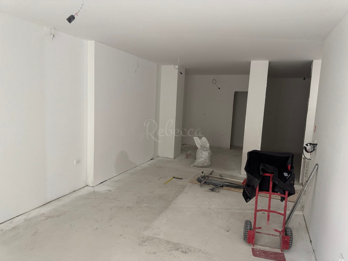 Appartamento al 3° piano, ascensore, centro, garage, Pola
