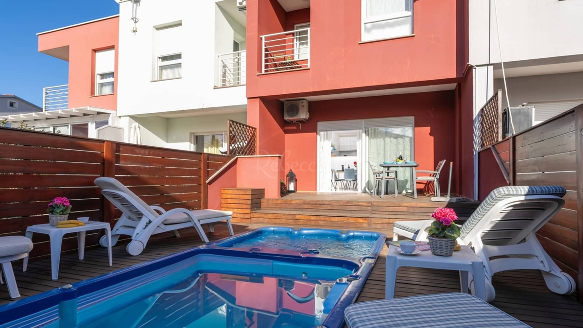 ISTRIA, UMAGO, VALICA, CASA A SCHIERA CON PISCINA