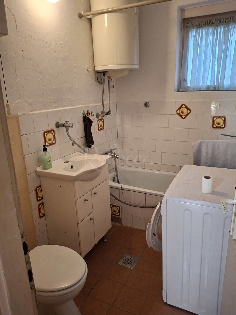 Appartamento piano rialzato, 2 camere, 58,83 m2, Pola