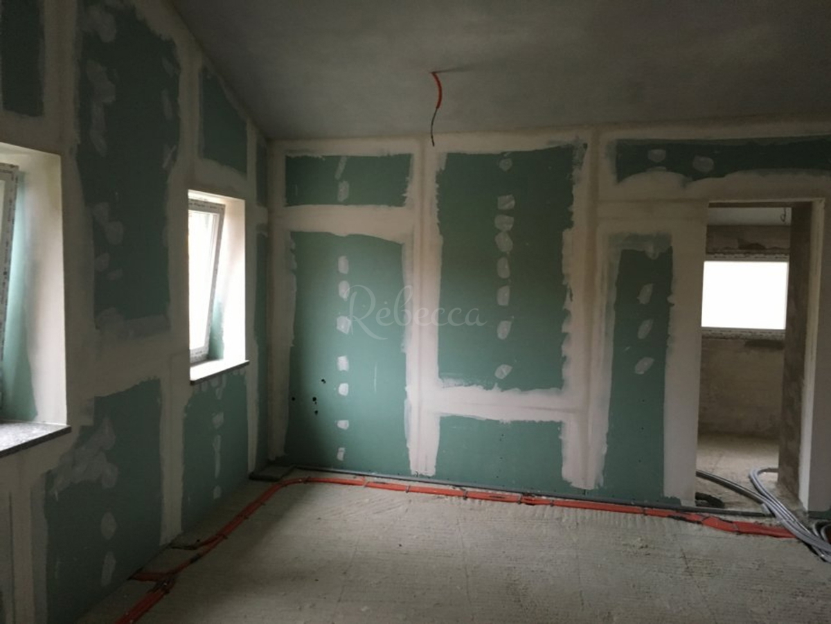 PULA - ŠIJANA: APPARTAMENTO CON TRE CAMERE DA LETTO AL 1° PIANO E STUDIO AL PIANO TERRA