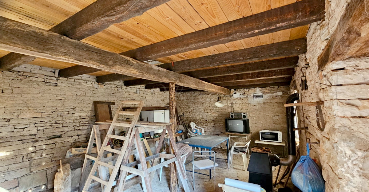 Oprtalj: Casa 80 m2, terreno 4498 m2