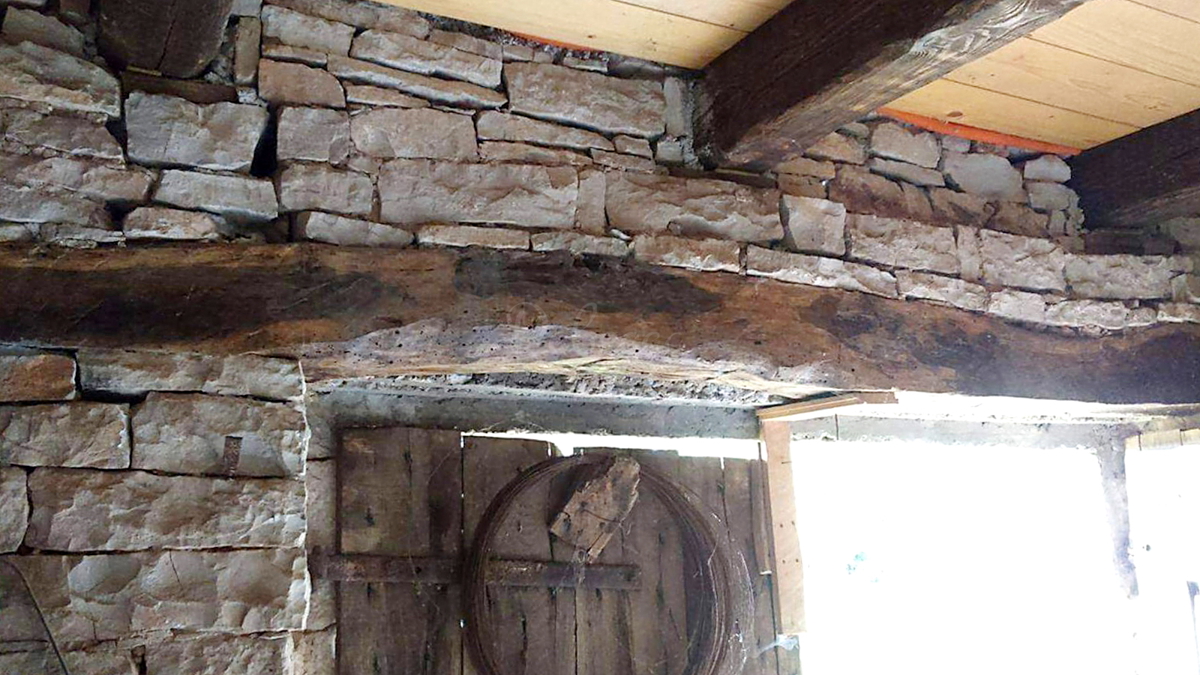 Oprtalj: Casa 80 m2, terreno 4498 m2