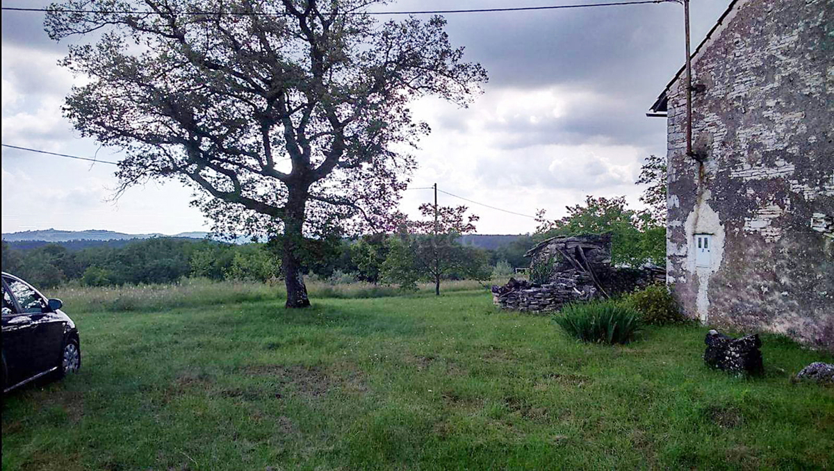 Oprtalj: Casa 80 m2, terreno 4498 m2