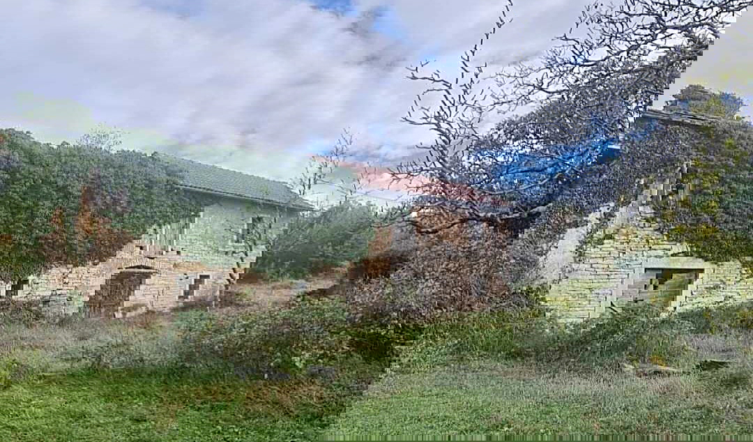 Oprtalj: Casa 80 m2, terreno 4498 m2