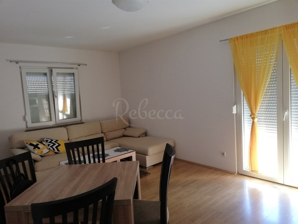 Appartamento al 1° piano, 2 camere da letto, 66 m2, Štinjan