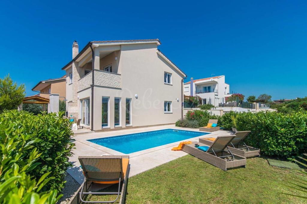 Villa con piscina, 180 m2, vista mare, Pomer