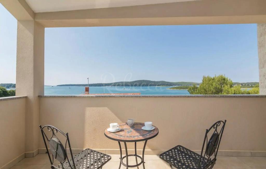 Villa con piscina, 180 m2, vista mare, Pomer