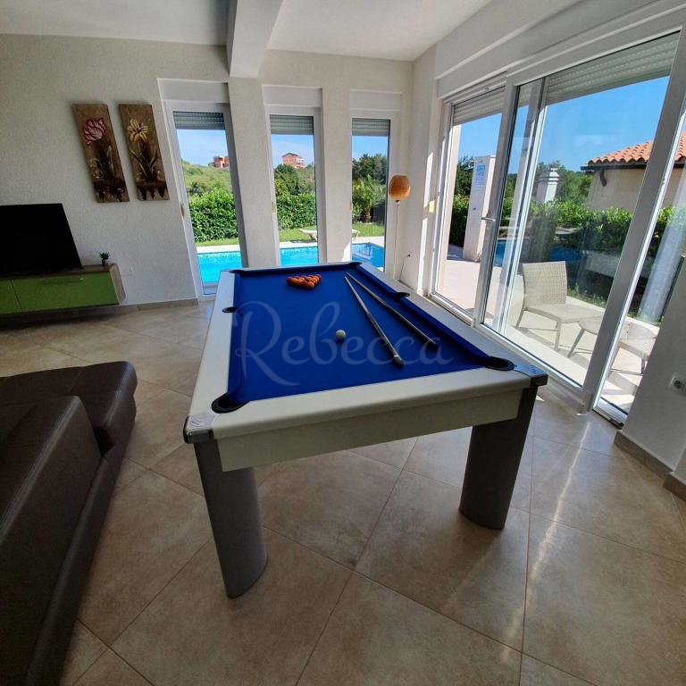 Villa con piscina, 180 m2, vista mare, Pomer