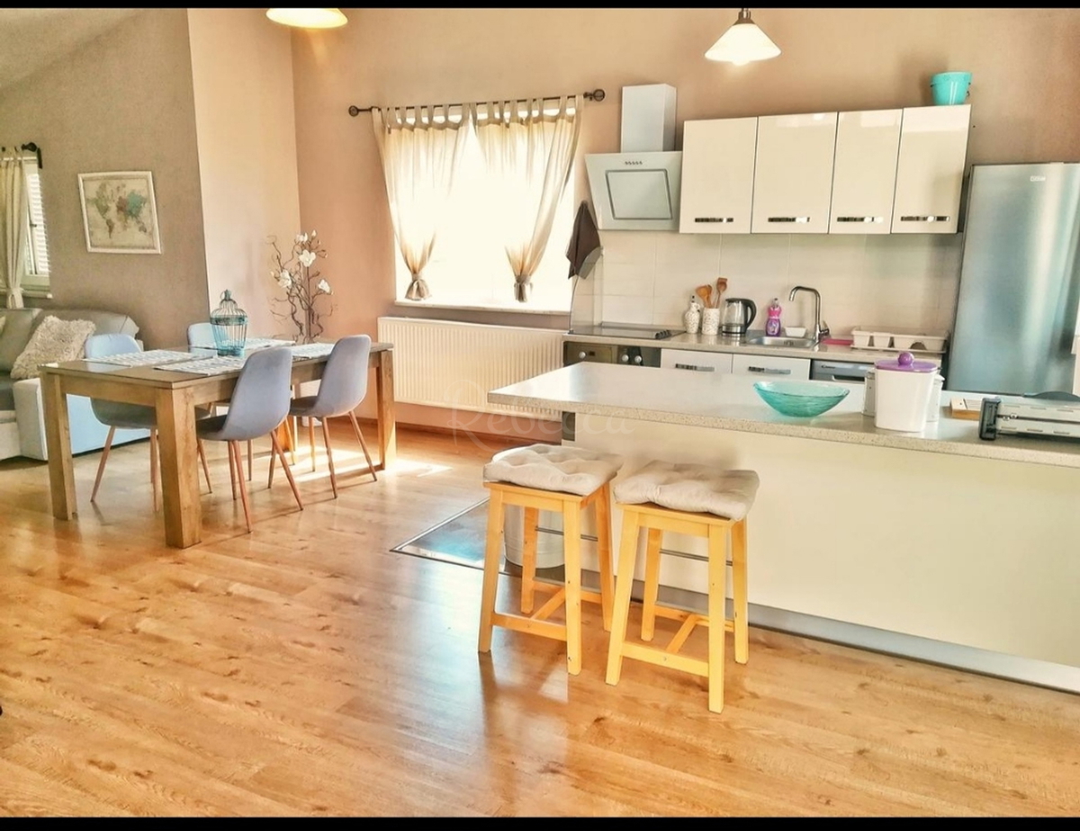 Pola, casa con quattro appartamenti