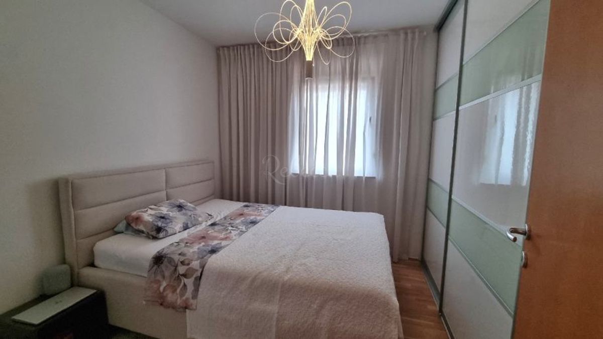 Appartamento 2° piano, 61 m2, 2 camere da letto, terrazzo, parcheggio, Pula