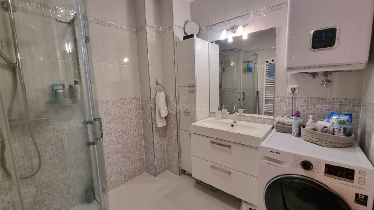 Appartamento 2° piano, 61 m2, 2 camere da letto, terrazzo, parcheggio, Pula