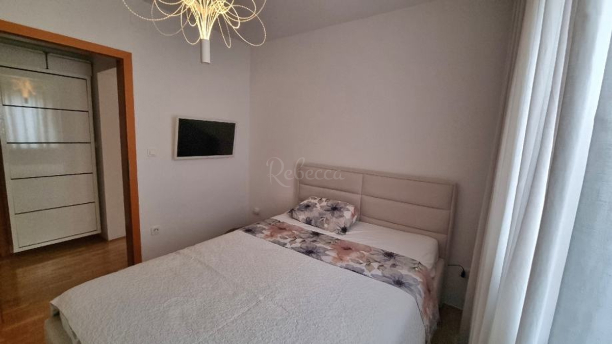 Appartamento 2° piano, 61 m2, 2 camere da letto, terrazzo, parcheggio, Pula