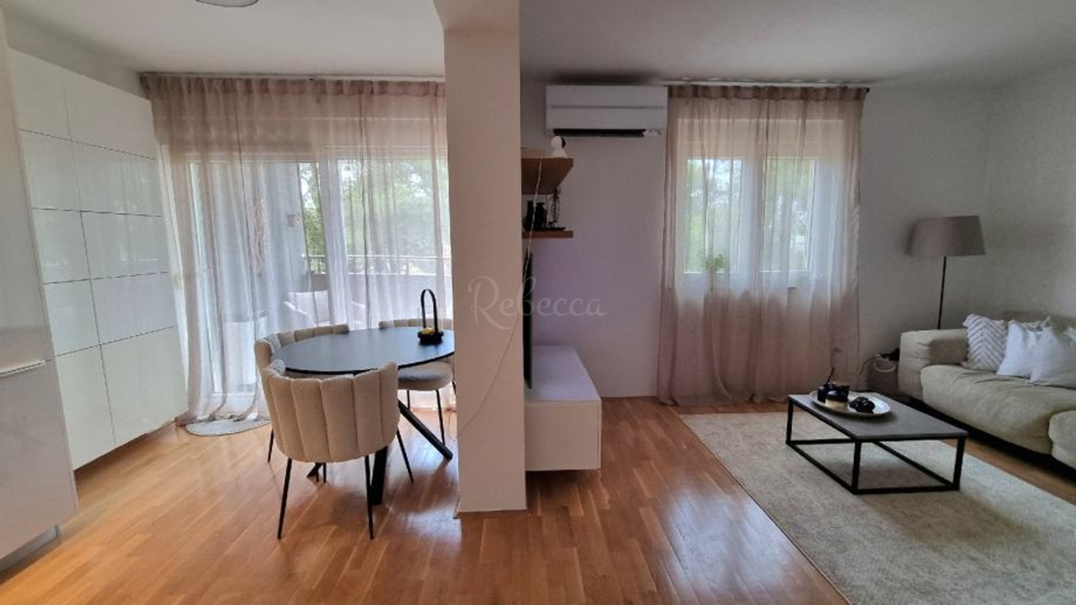 Appartamento 2° piano, 61 m2, 2 camere da letto, terrazzo, parcheggio, Pula