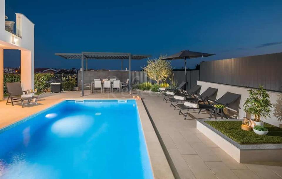 MEDULINO, VILLA CON VISTA MARE