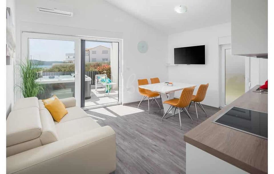 MEDULINO, VILLA CON VISTA MARE